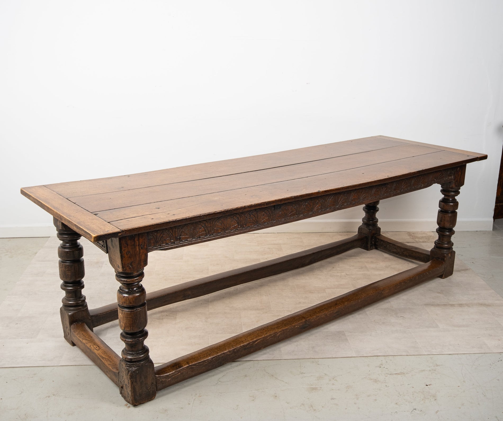 Why Antique Oak Refectory Tables Are Perfect for Modern Farmhouse Kitchens