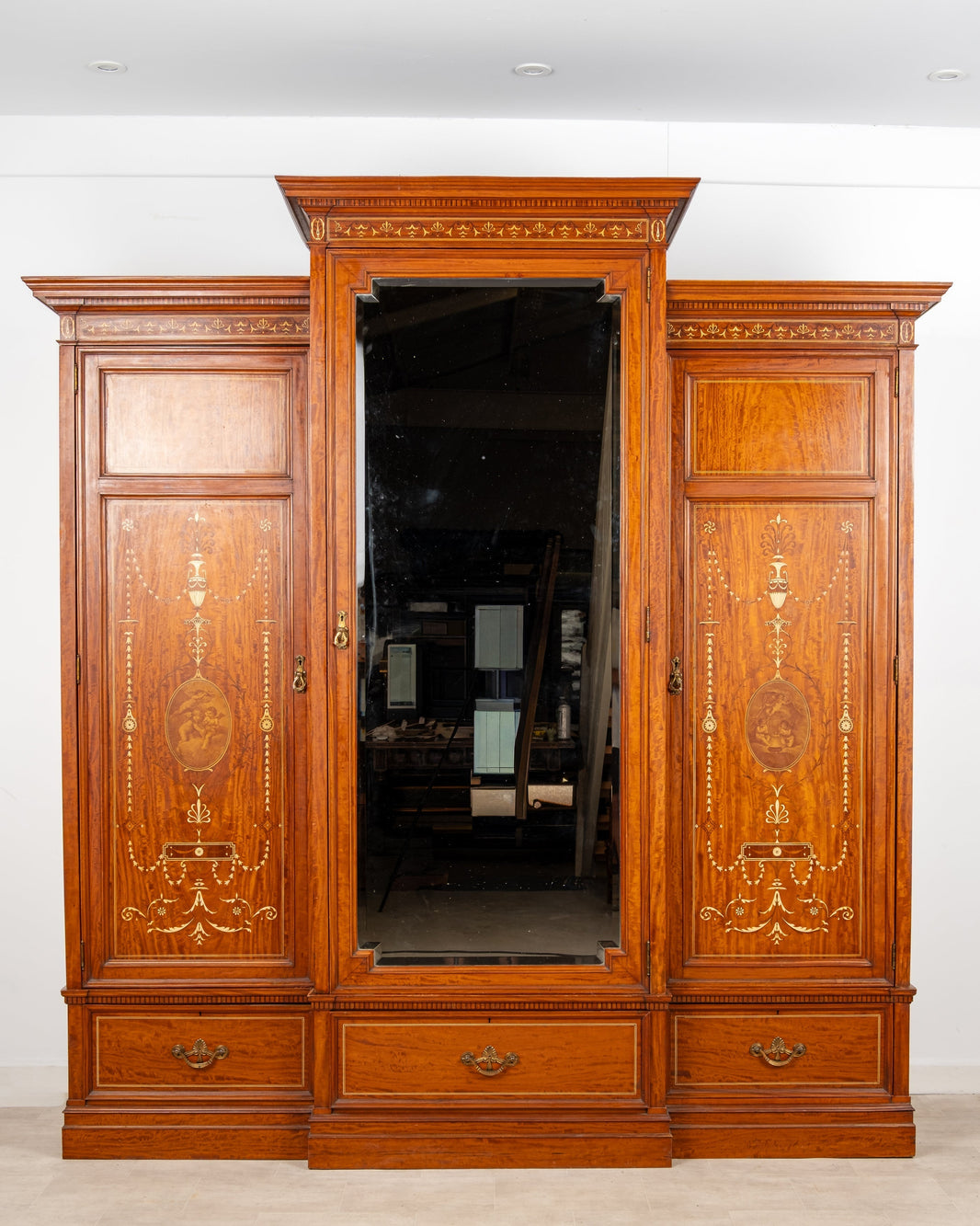 Will an Antique Wardrobe Fit? A Practical Guide to Measuring, Access and Delivery