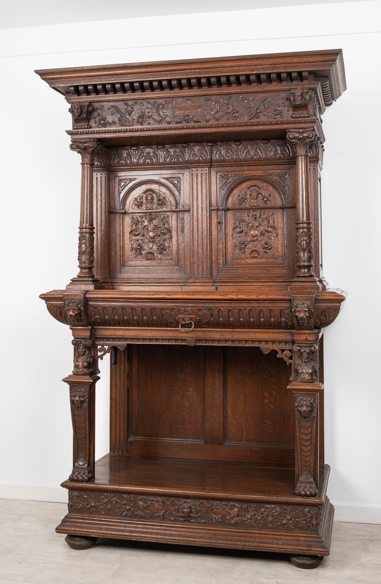 19th Century Renaissance Revival Carved Oak Buffet Hall Cupboard c.1880