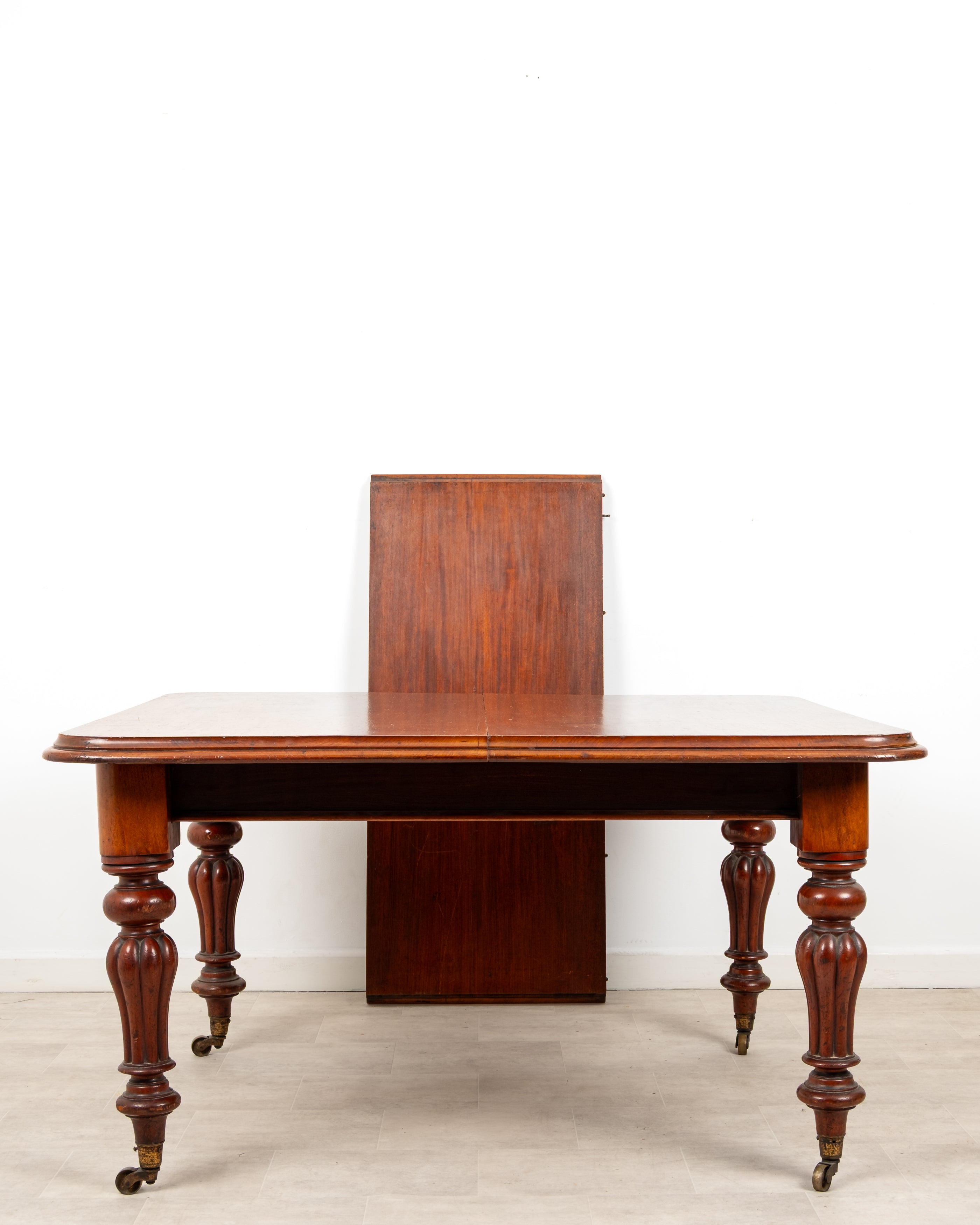 Antique Victorian mahogany extending dining table circa 1880