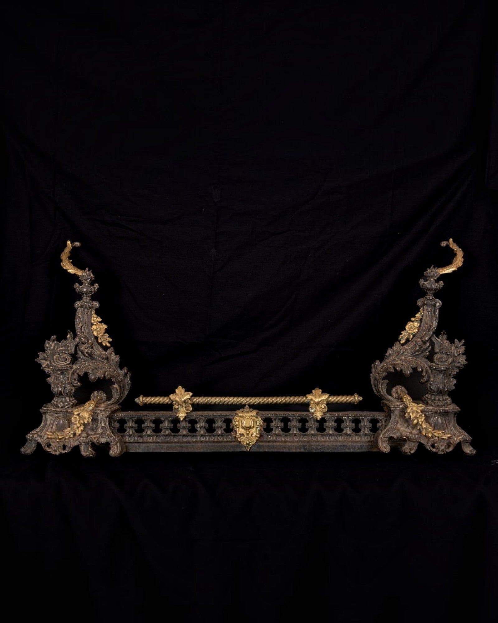 Antique French Louis XV cast iron and gilt brass adjustable fireplace fender circa 1880 with ornate rocaille end standards.
