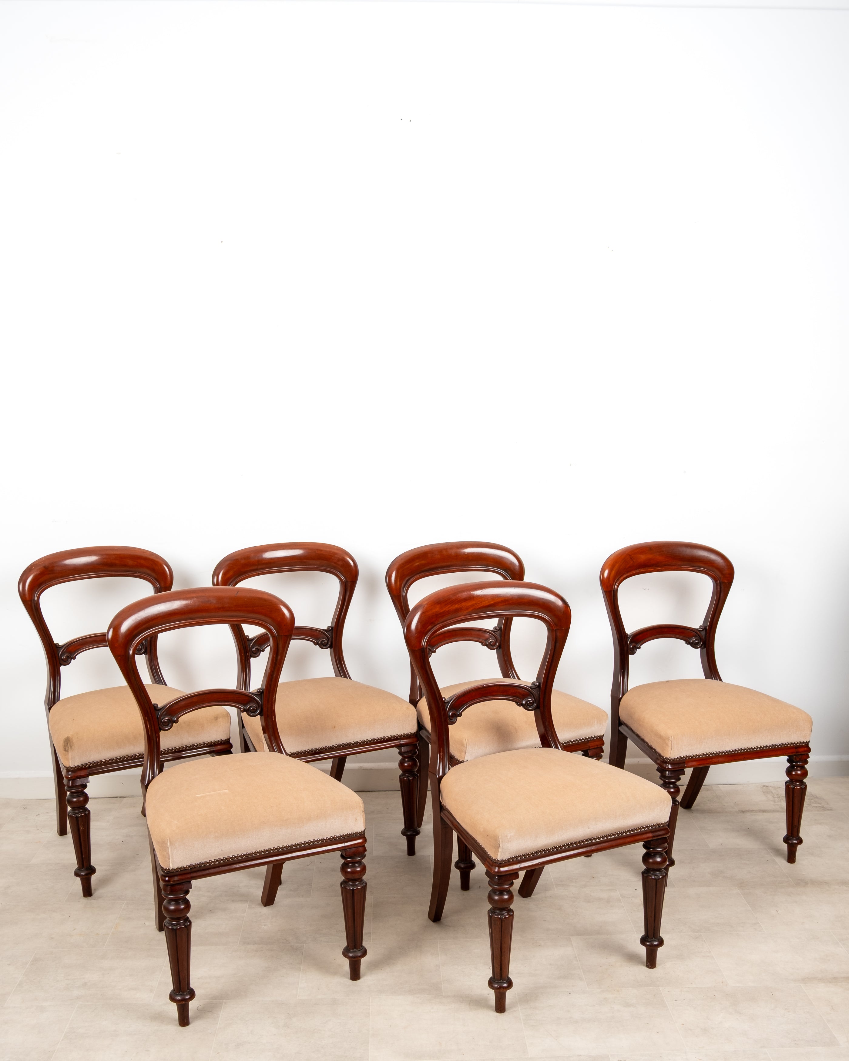 Set of six antique Victorian mahogany balloon back dining chairs circa 1860 with beige upholstered seats and turned front legs