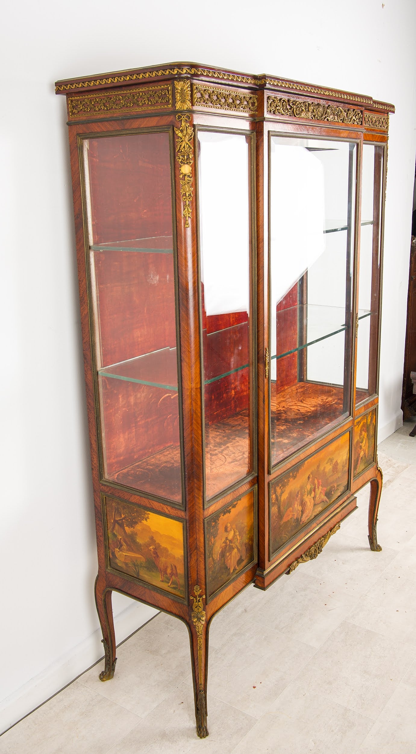 François Linke Belle Époque Display Cabinet showing Parquetry Kingwood Veneer and Gilt Bronze Mounts - Hawkins Antiques